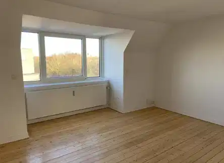 apartment Lys 2-værelses lejlighed med altan i centrum