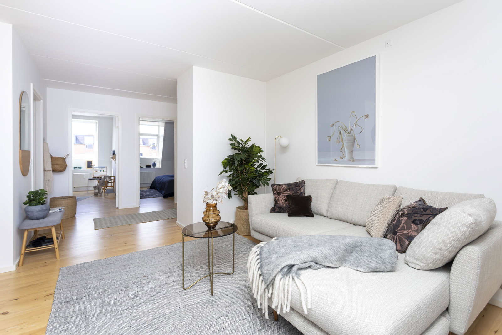 apartment 4-værelses lejlighed med rummelig stue og køkken