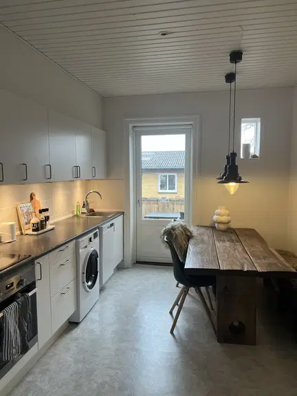 apartment Lys 2-værelses på 65 m2 med altan og mulighed for parkering – opvaskemaskine og vaskemaskine