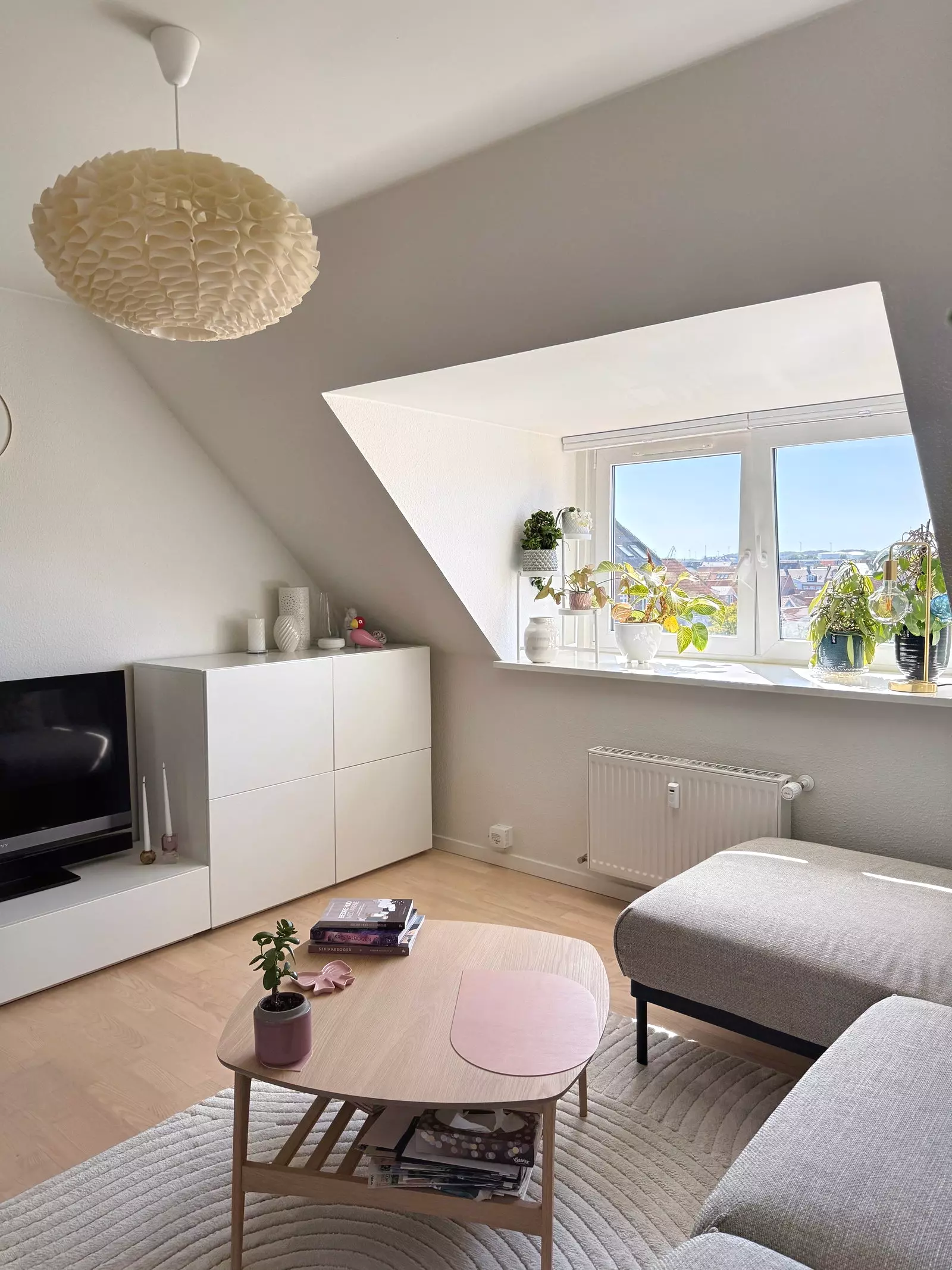 apartment Bright 2-room apartment with a small balcony. Close to the beach, the city centre and train/bus