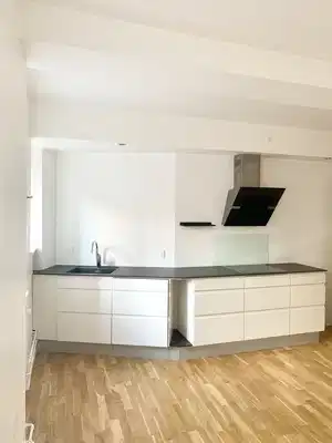 apartment Shareable 3-room apartment of 122 m2 with large open-plan kitchen and dining area, covered balcony and parking – pets allowed