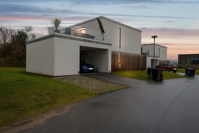 house Bright 5-Room Villa Near the Forest and City