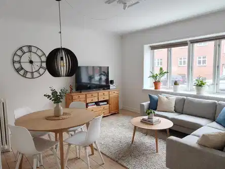 apartment Bright 2-room apartment of 62 m² with balcony, built-in wardrobes and classic details