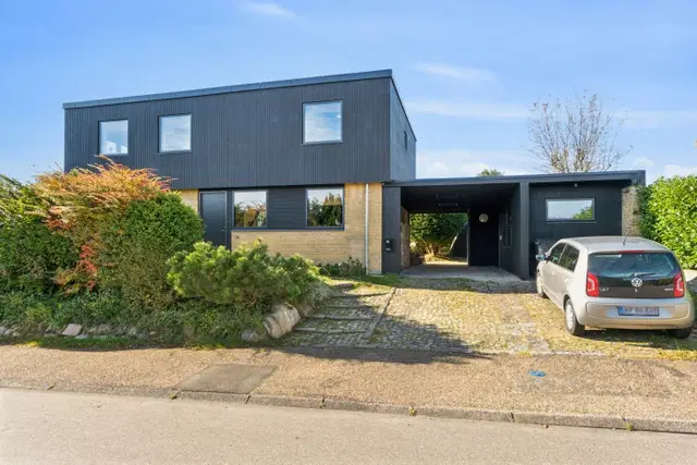 house Eksklusiv og totalrenoveret 1960’er-villa i Espergærde – tæt på skov og Øresund