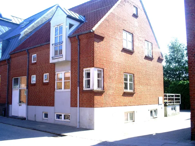apartment Lys, rummelig 3-værelses lejlighed med altan