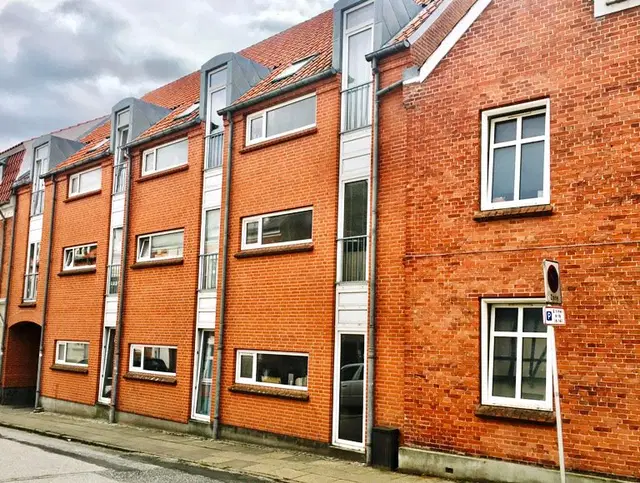 apartment Velholdt lejlighed med nyt køkken og badeværelse
