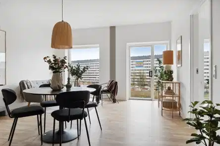 apartment Lys 2-værelses lejlighed med rummelig altan