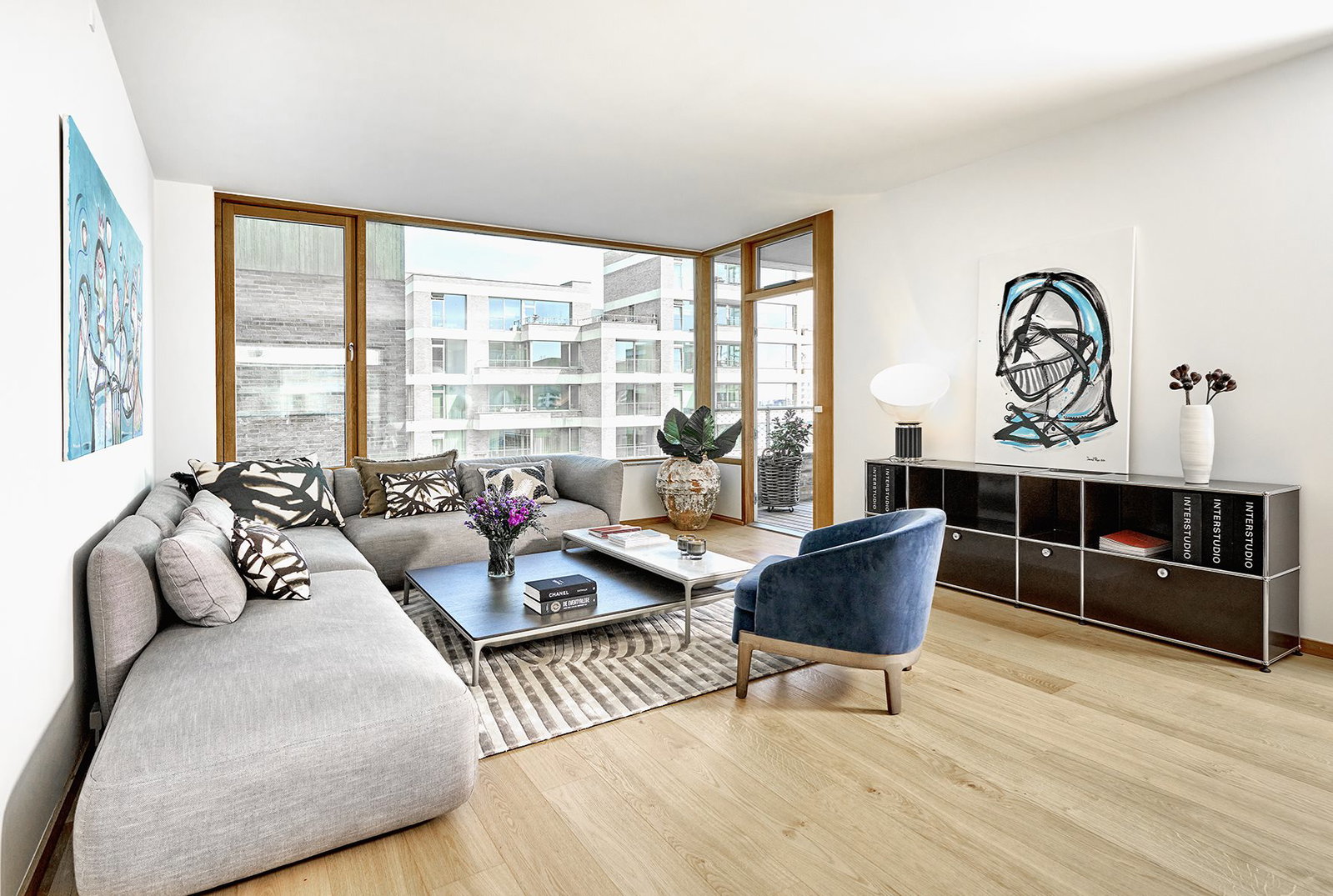 apartment Spacious 4-room apartment with harbour and balcony views
