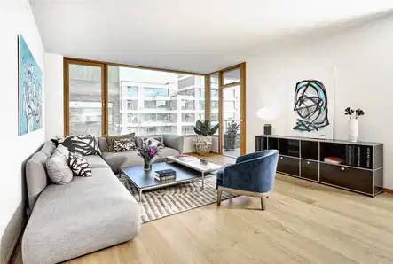 apartment Spacious 4-room apartment with harbour and balcony views