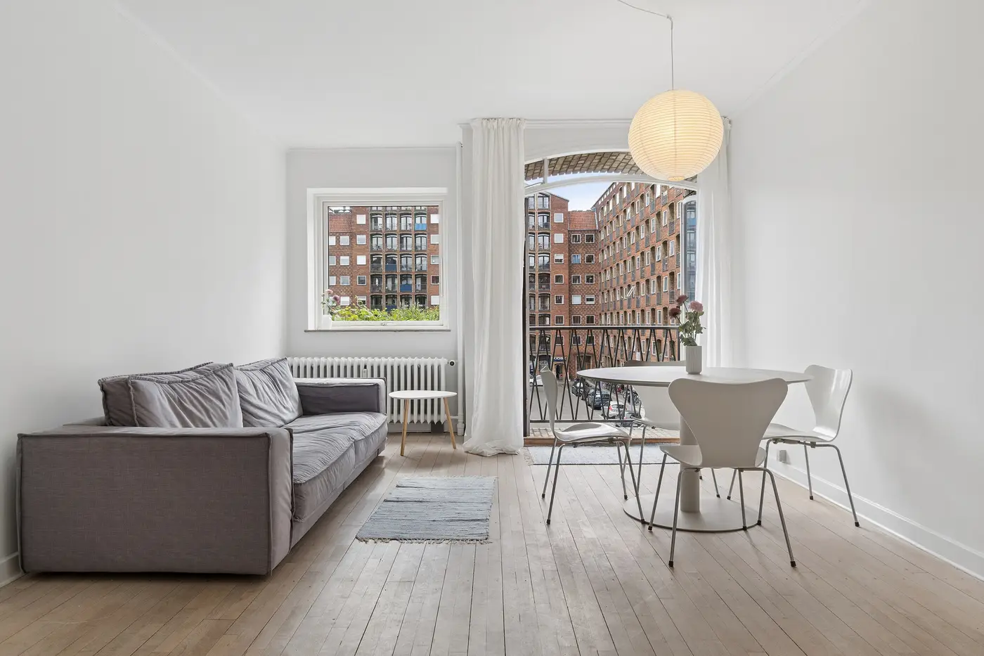 apartment Møbleret lys hjørnelejlighed med altaner