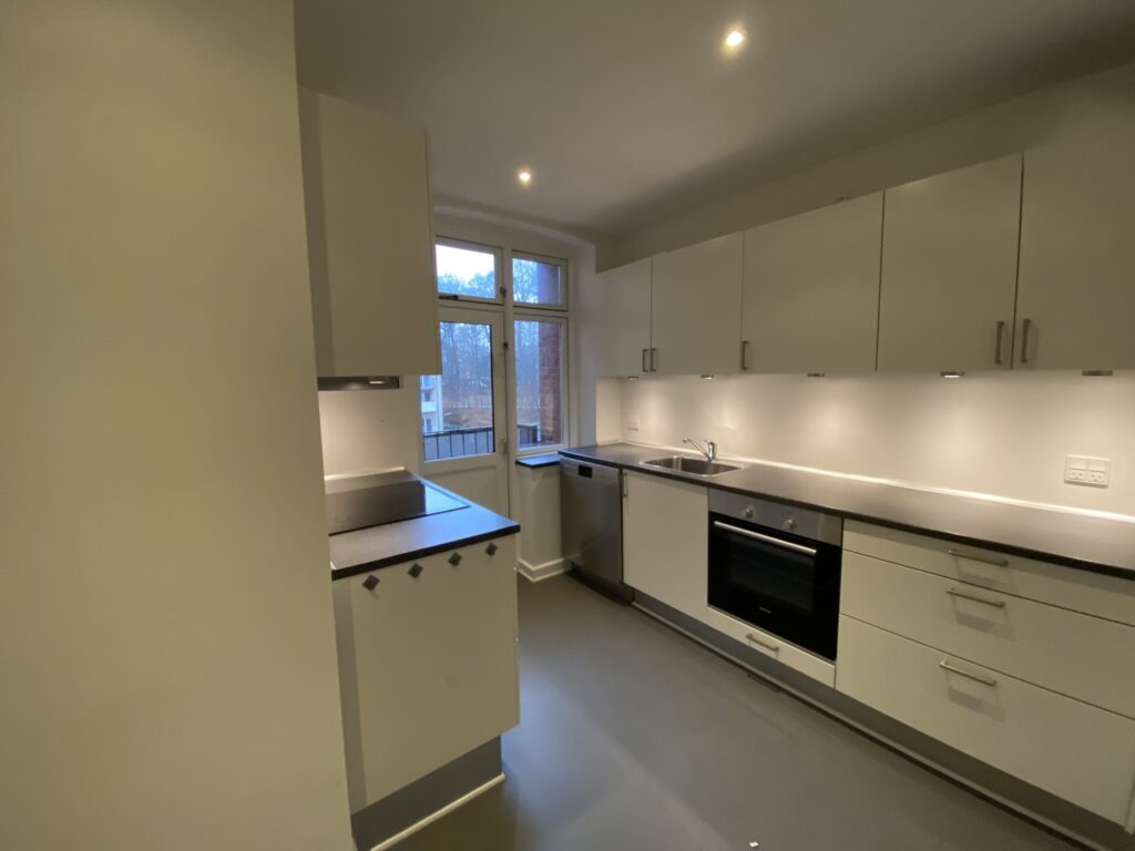 apartment Rummelig 4-værelses lejlighed med to stuer i Randers C