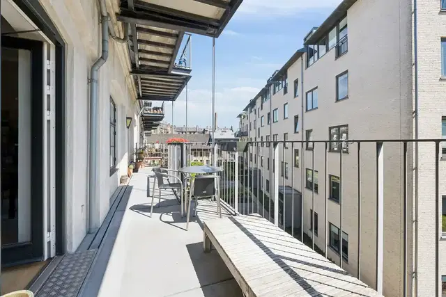 apartment Unik lejlighed i historiske rammer med altan og hjemmekontor