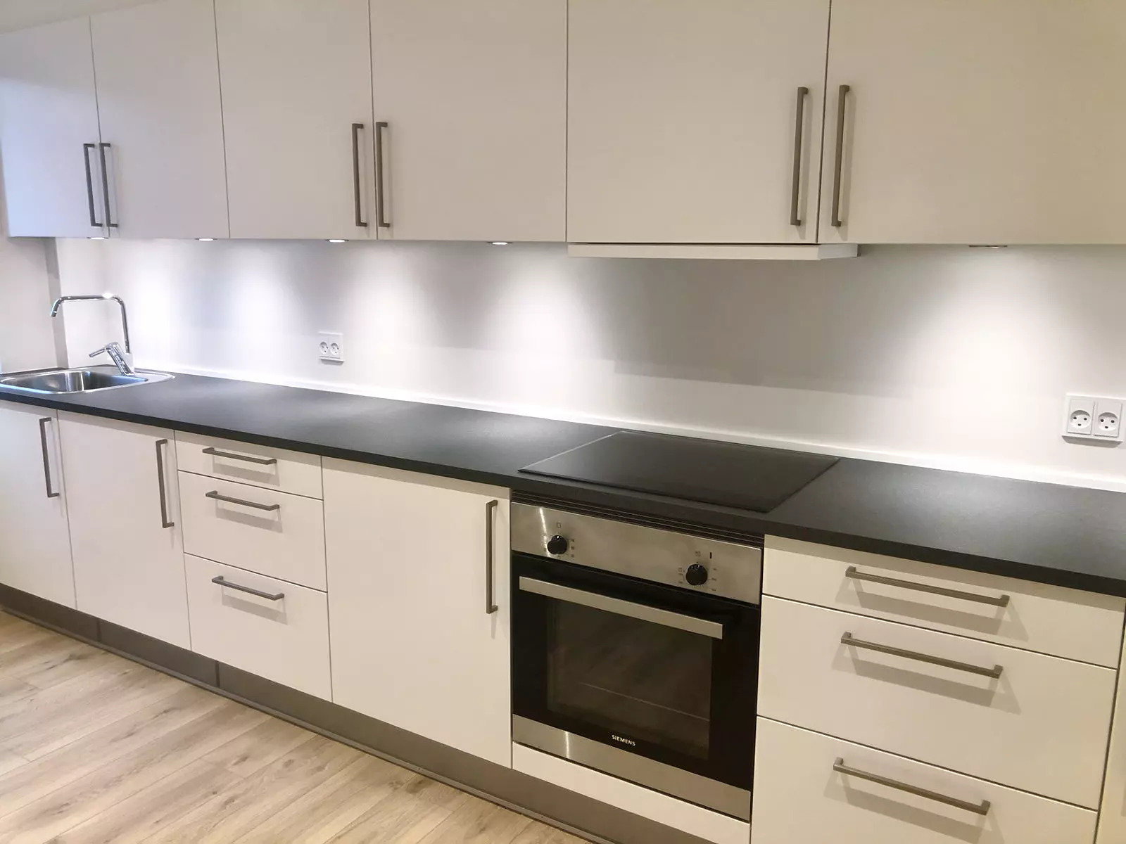 apartment Lys lejlighed med altan og fri parkering