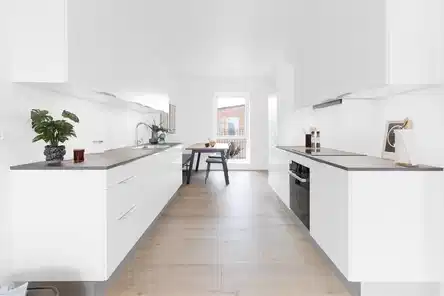 apartment Lys toværelses lejlighed med altan