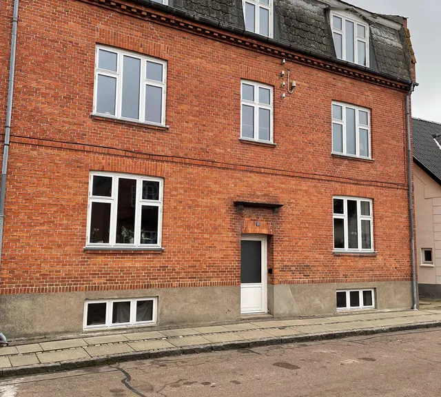 apartment Lys 2-værelses lejlighed i stueetagen