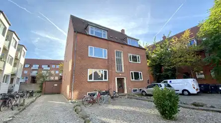 apartment Bright and well-maintained 2-room apartment on the 2nd floor