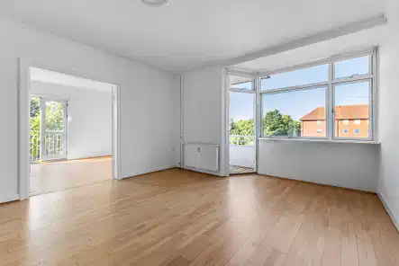 apartment Lys 4-værelses lejlighed med altan i grønne Nærum
