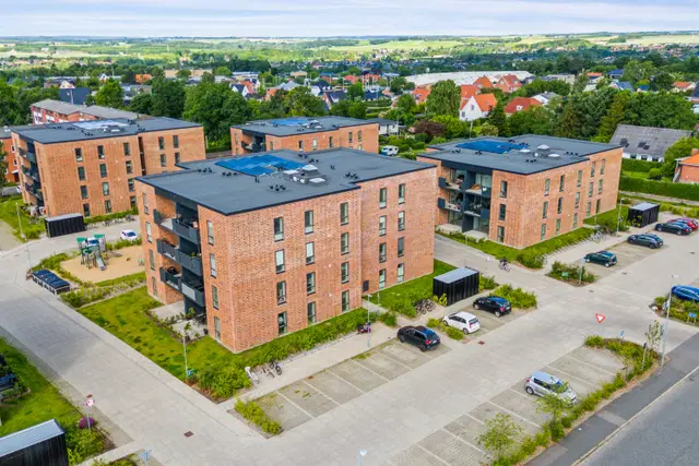 apartment Fireværelses lejlighed med egen altan/terrasse