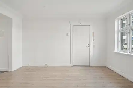 apartment Bright ground-floor apartment with direct access to the courtyard
