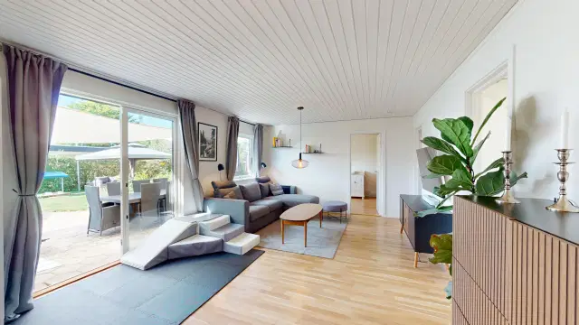 house Spacious villa with pool and garden in Herlev
