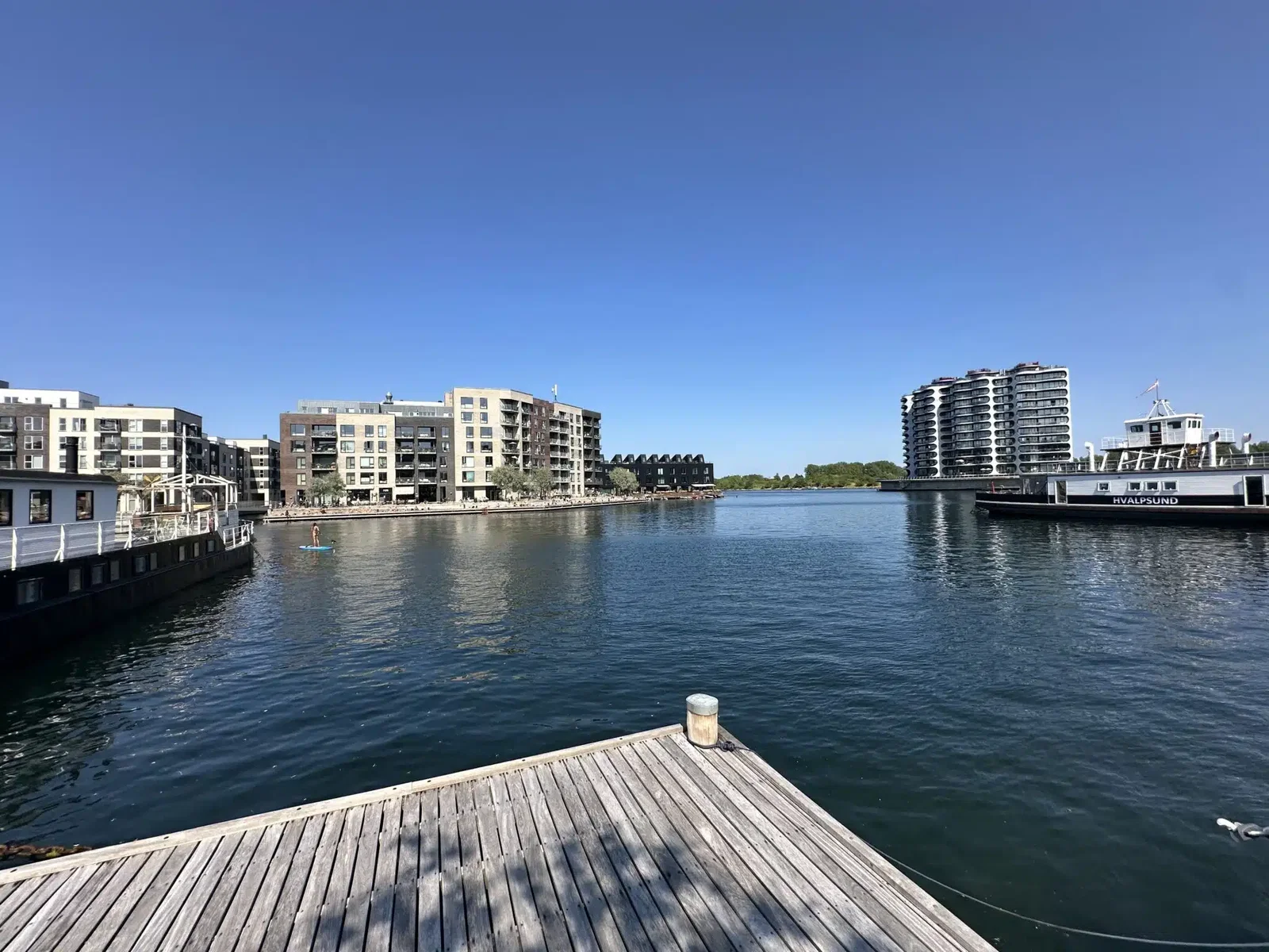 apartment Bright 2-bedroom apartment with balcony and water view