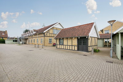 Familieboliger ved grønt område med sø - Monbergsvej, Odense C - 1