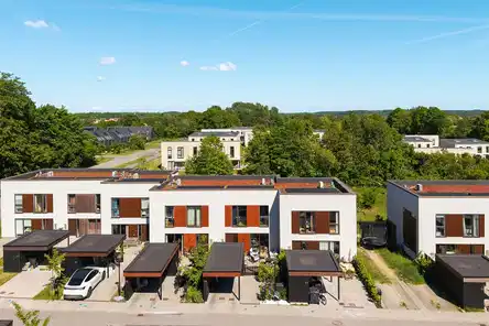townhouse Skønt, næsten nyt rækkehus, optimalt indrettet til familier med børn – hele 4 soveværelser på 1. sal