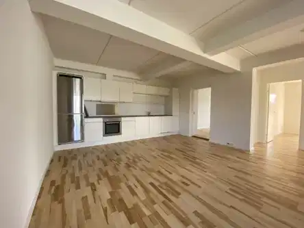apartment Bright and modern 3-bedroom apartment with elevator and large balcony