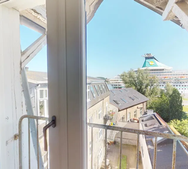 apartment Lys og rummelig bolig med vandudsigt centralt i Aalborg