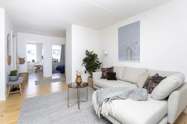 apartment Large 4-room apartment with good living spaces