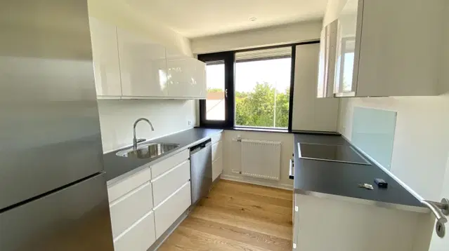 apartment Nyrenoveret 4-værelses lejlighed 100 m² på 2. sal