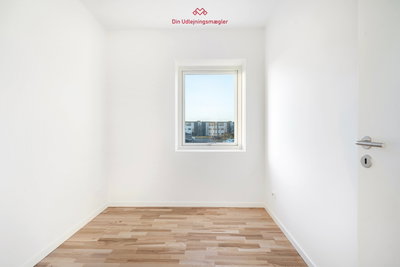 Bright 4-bedroom apartment with balcony in Tranders Høje - Nerudas Alle, Aalborg Øst - 4