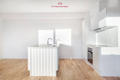 Bright 4-bedroom apartment with balcony in Tranders Høje - Nerudas Alle, Aalborg Øst - 1