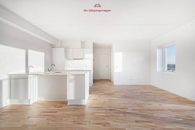 Bright 4-bedroom apartment with balcony in Tranders Høje - Nerudas Alle, Aalborg Øst - 3