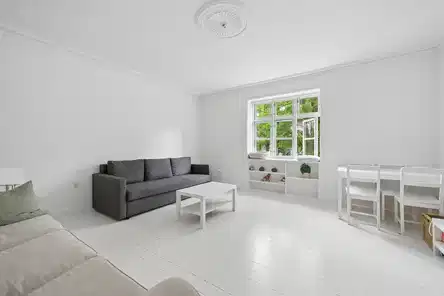apartment Lys 2-værelses lejlighed med altan og god planløsning