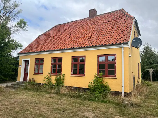 house Naturskønt hus i to plan med dejlig have