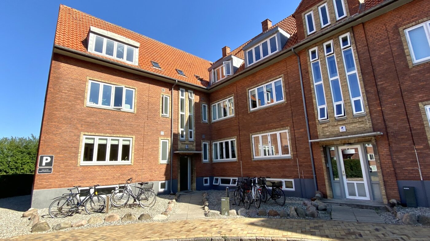 apartment Lys 3-værelses lejlighed med altan på 2. sal