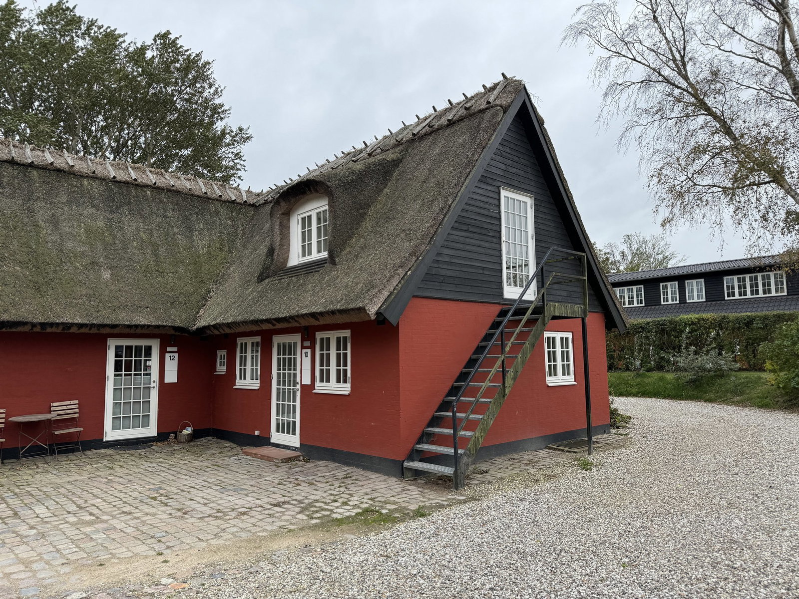 apartment 2-værelses i 1½ plan nær fjorden med lille terrasse