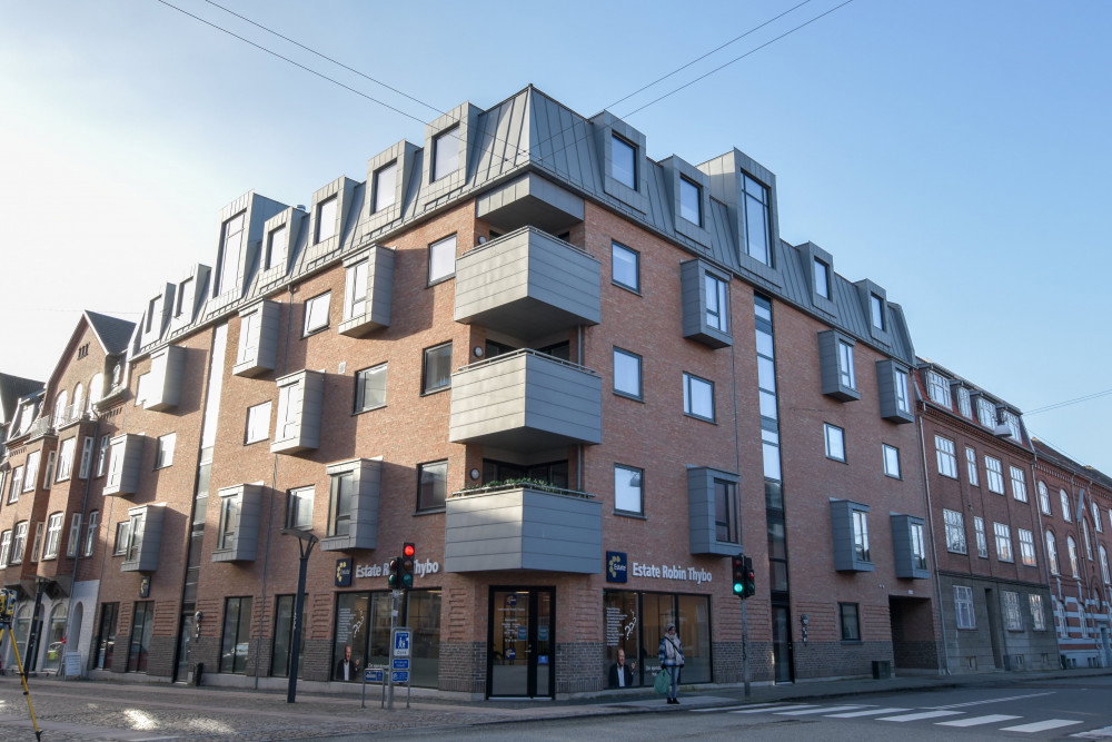 apartment Lys 4-værelses lejlighed med altan i centrum