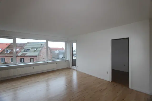 apartment Central 3-værelses med altan og parkeringsmulighed