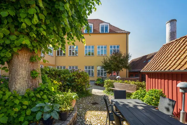 apartment Lys lejlighed i Ebeltoft med udsigt til lukket gårdhave