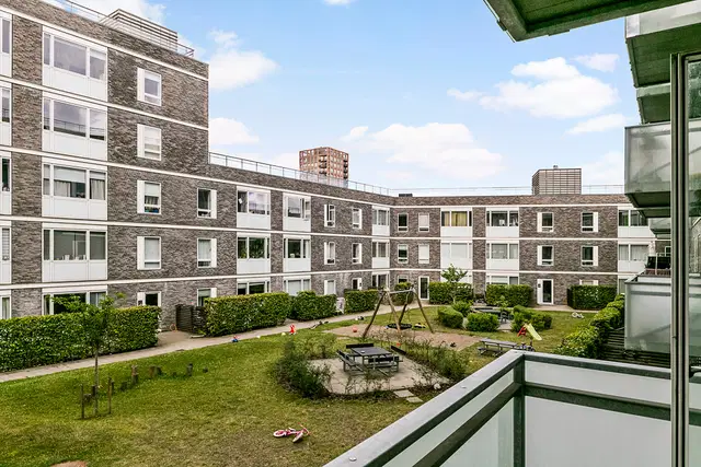 apartment Lys 4-værelses lejlighed med altan i Valby