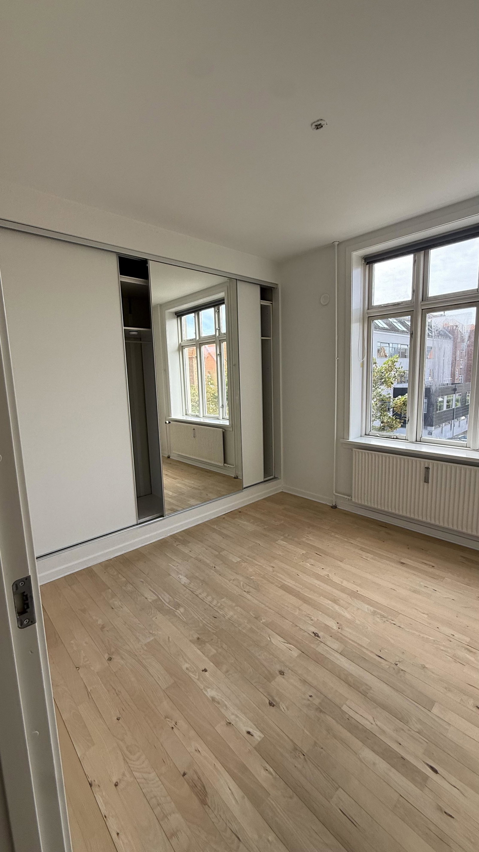 apartment Lys 63 m² lejlighed centralt med nylakerede gulve