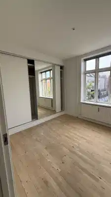 apartment Lys 63 m² lejlighed centralt med nylakerede gulve
