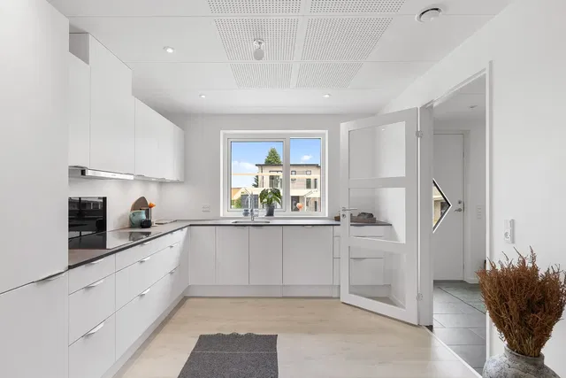 townhouse Lyst og moderne 4-værelses rækkehus i Beder