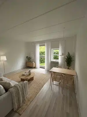 apartment Lys 1-værelses på 37 m2 med egen indgang, lille terrasse og el-ladestander ved ejendommen