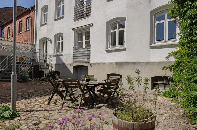 apartment Lovely 4-room apartment in the city centre