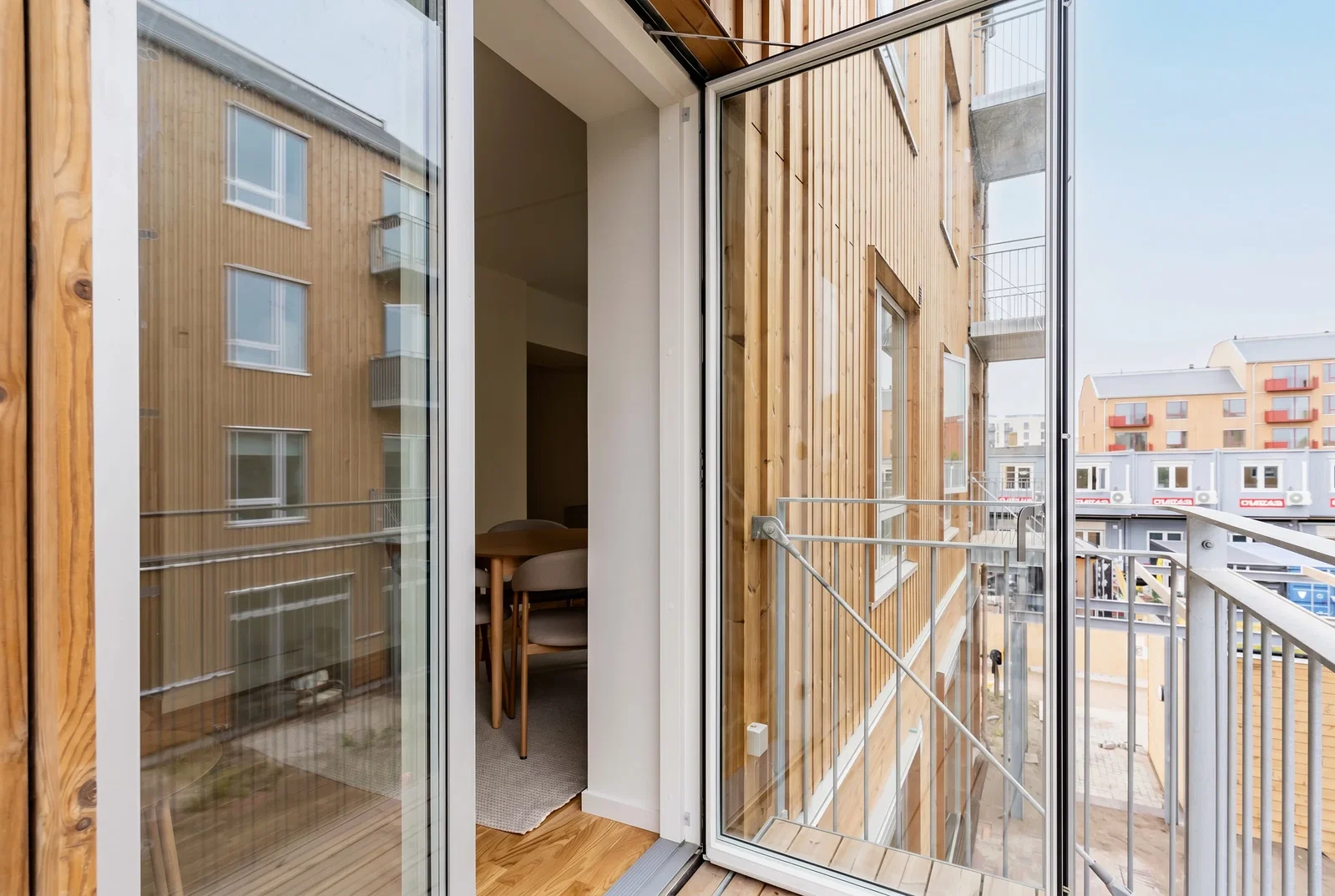 apartment Lys 2-værelses (møbleret) på 3. sal med altan