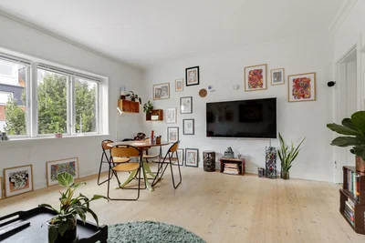 Bright 2-room apartment with plank floors, separate kitchen and good layout – 62 m2 - Frodesgade, Esbjerg - 1