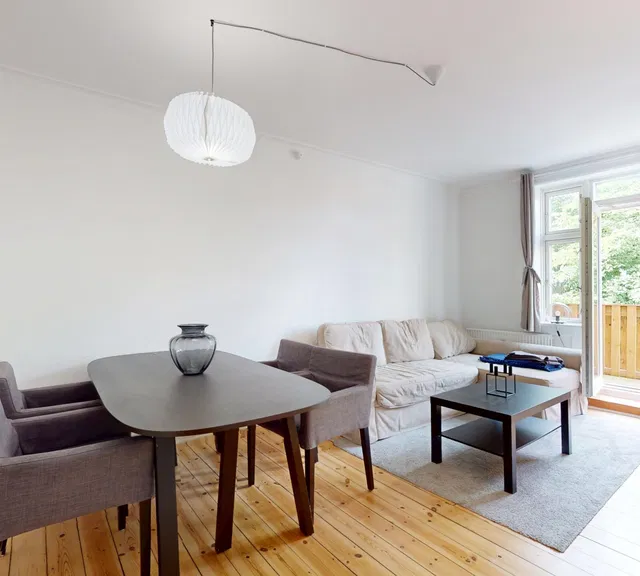 apartment Lys 3-værelses lejlighed med stor altan, Søborg